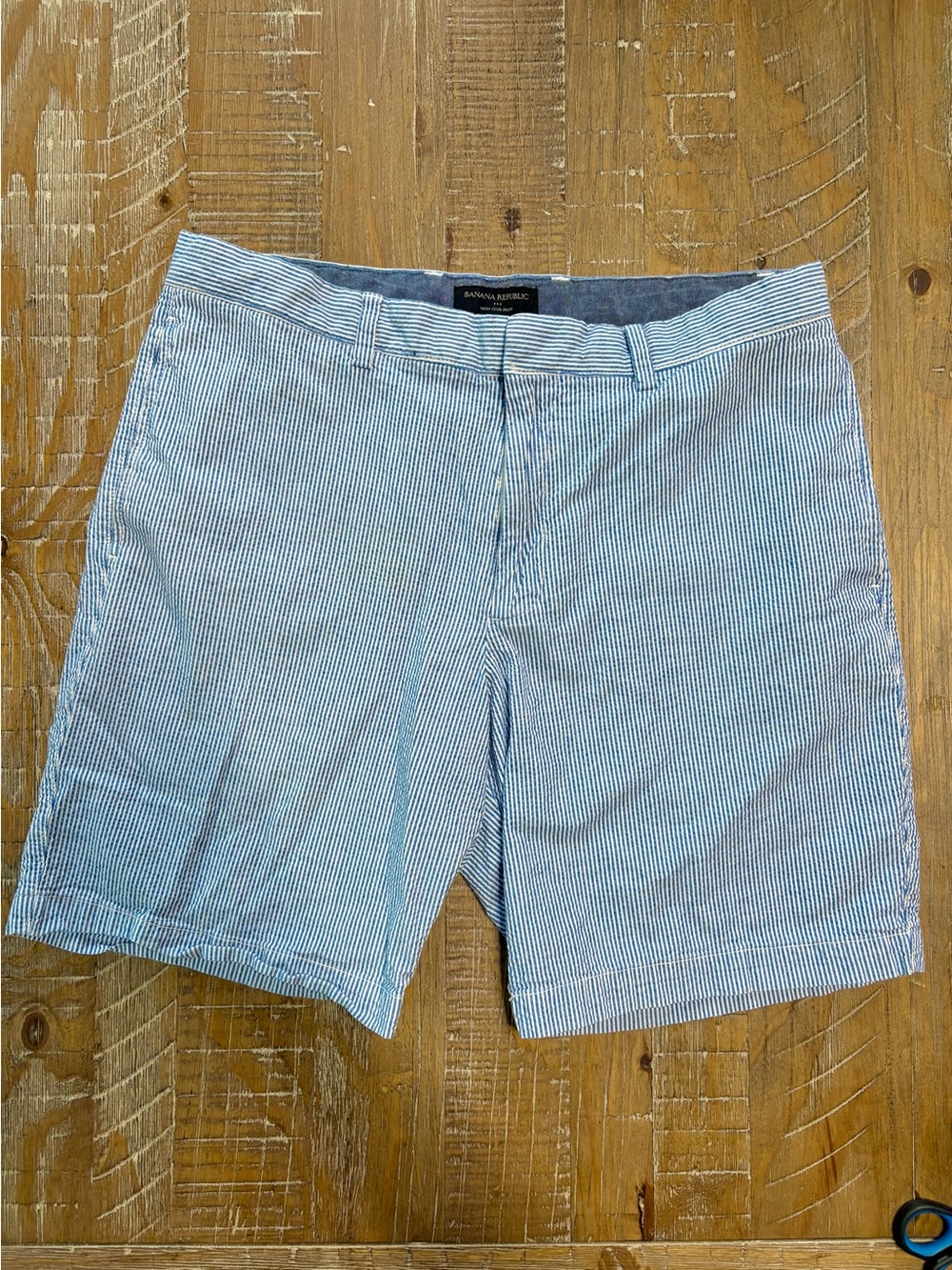 Banana Republic Aiden Seersucker Pinstripe Shorts Men’s 34 inseam 8”